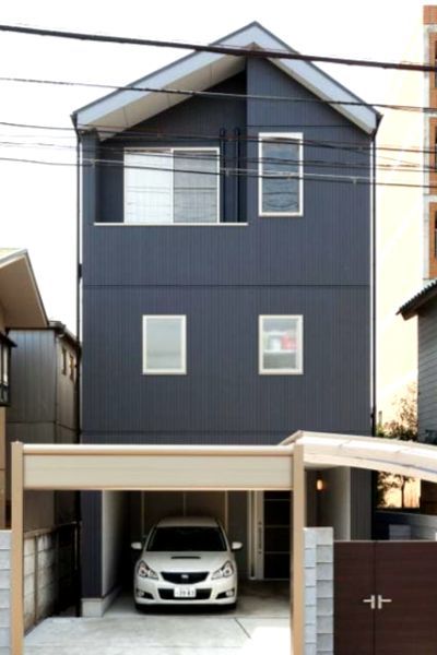 間口の狭い敷地の3階建て